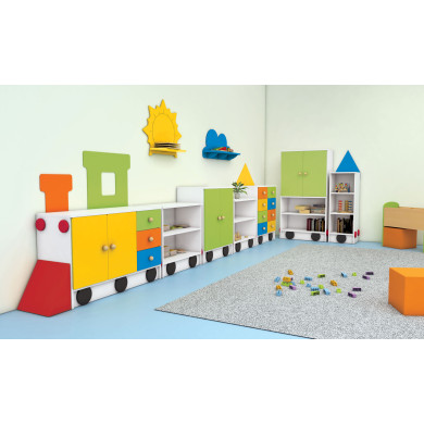 Augsts augšējais skapis ar durvīm