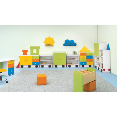 Augsts augšējais skapis ar durvīm