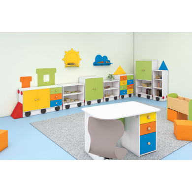 Augsts augšējais skapis ar durvīm